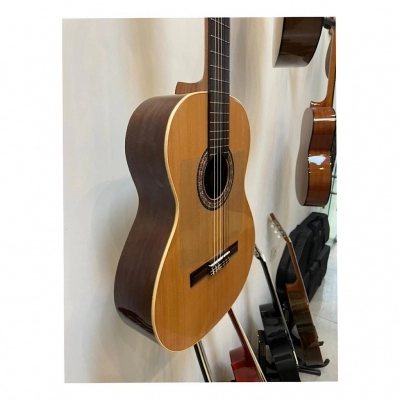 گیتار کلاسیک آلمانزا almansa مدل Cedro 401 در حد آکبند