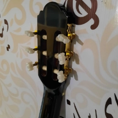 گیتار کلاسیک والنسیا valencia آلن خور آکبند