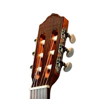 گیتار کلاسیک آلمانزا مدل Almansa Cedro 402 کارکرده