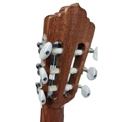 گیتار کلاسیک آلمانزا almansa مدل 403 در حد آکبند