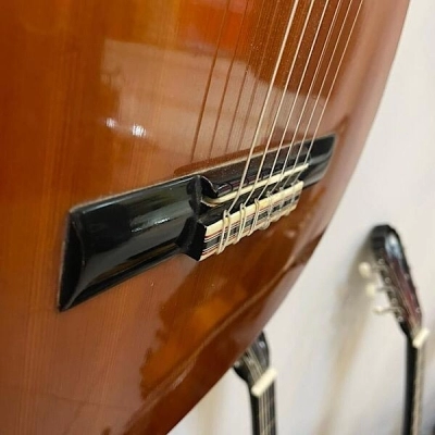 گیتار کلاسیک دست ساز آرتین کریمی در حد آکبند