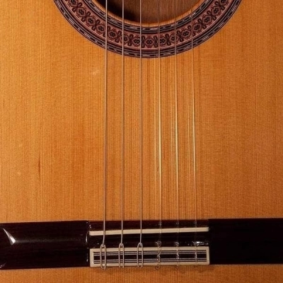گیتار کلاسیک آلمانزا almansa مدل 403 در حد آکبند