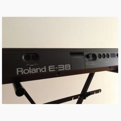 کیبورد رولند مدل Roland E38 کارکرده