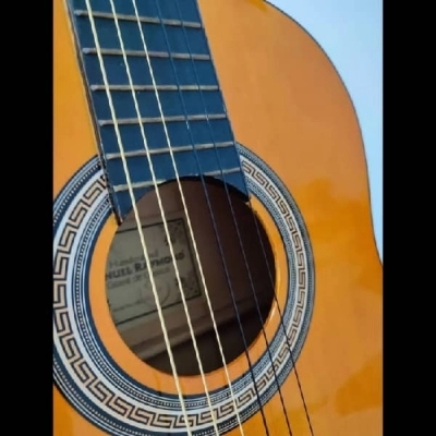 گیتار کلاسیک مانوئل ریموند manouel rimond مدل MRC 375