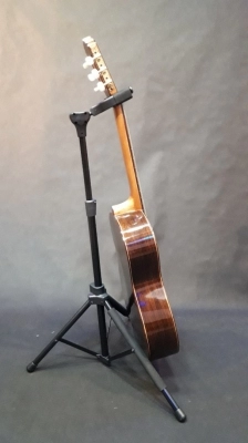 گیتار کلاسیک دست‌ساز صفری آکبند