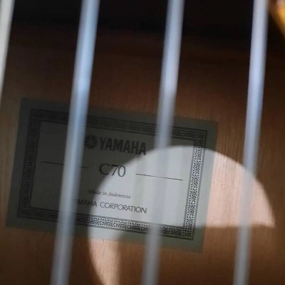 گیتار کلاسیک yamaha یاماها سی هفتاد c70 در حد آکبند