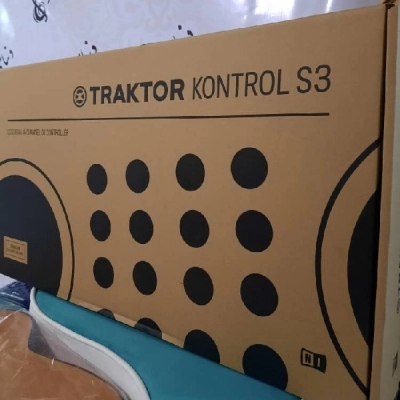 دی جی کنترلر نیتیو اینسترومنتس Native Instruments Traktor Kontrol S3 آکبند